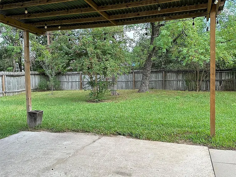 2414 Manila Ln — Photo 16