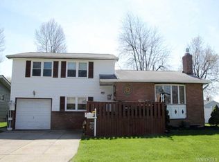 5 Ponderosa Dr, Williamsville, NY 14221