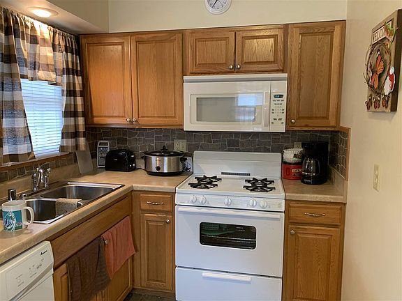 5th image of 7704 Scott Ln