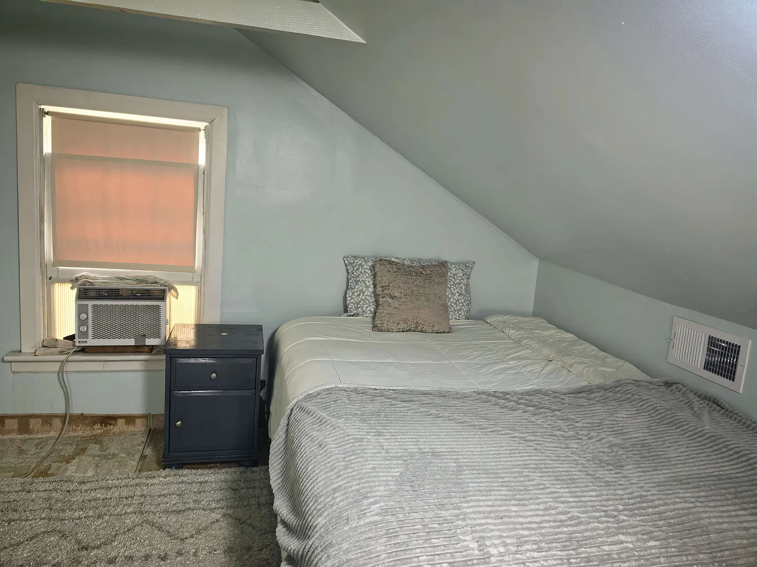 1 bed, 300 sqft, $950 — Photo 2
