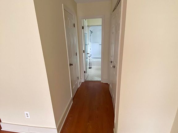 4th image of 1010 Hickman Road #B3