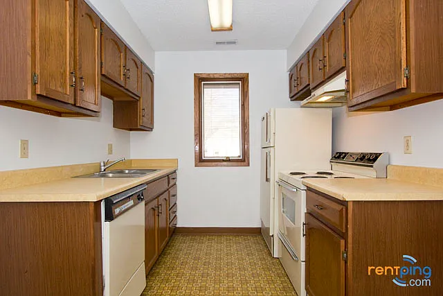 4422 S 48th St #8 — Photo 4