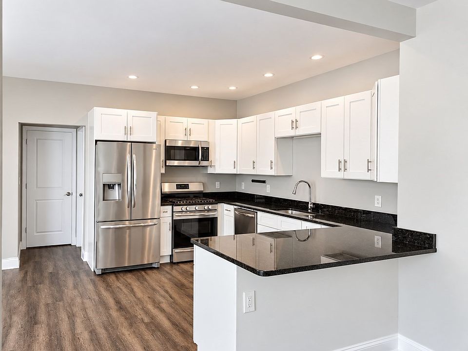 1st image of 17 Ford St #2
