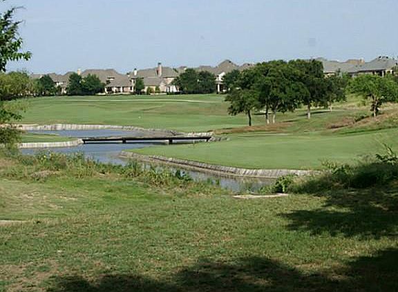 3rd image of 407 Scarlet Dr