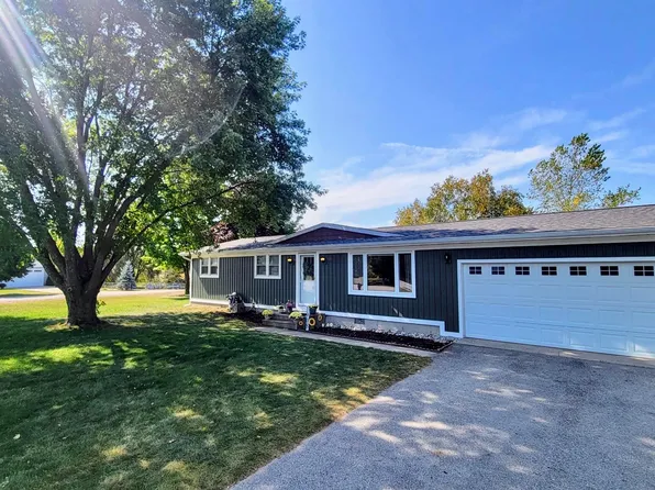 1908 Radcliffe Rd, Traverse City, MI 49685