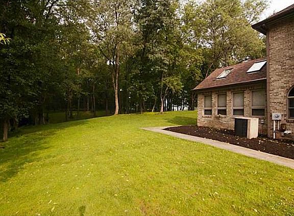 4th image of 310 Woodmont Dr
