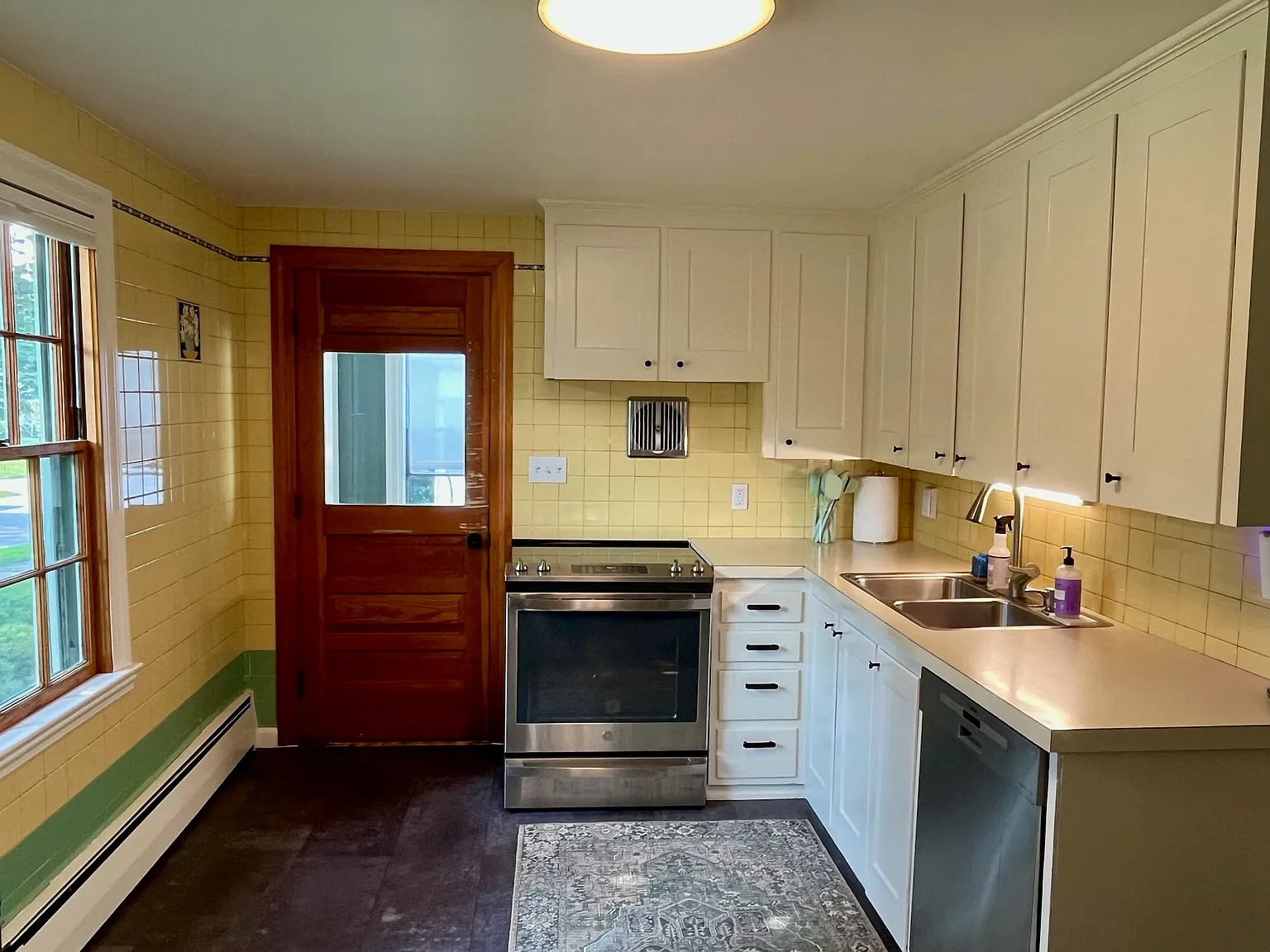 47 W Commonwealth Dr — Photo 2