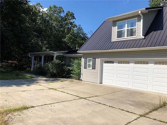 2nd image of 4723 Reinhardt Cir