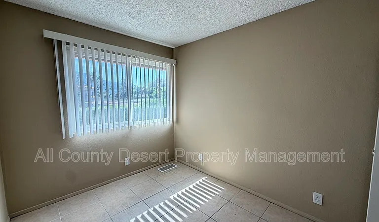 69180 Victoria Dr #8 — Photo 12