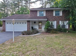 27 Round Table Rd, Saratoga Springs, NY 12866