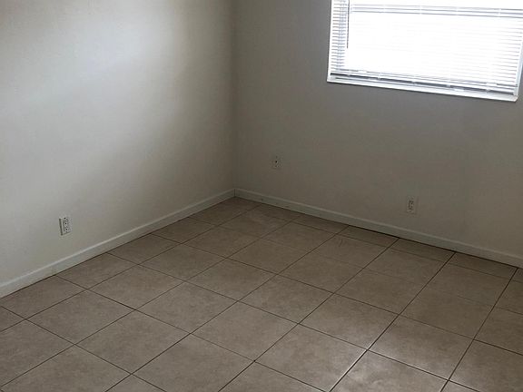 3rd image of 304 SE 9th Ave