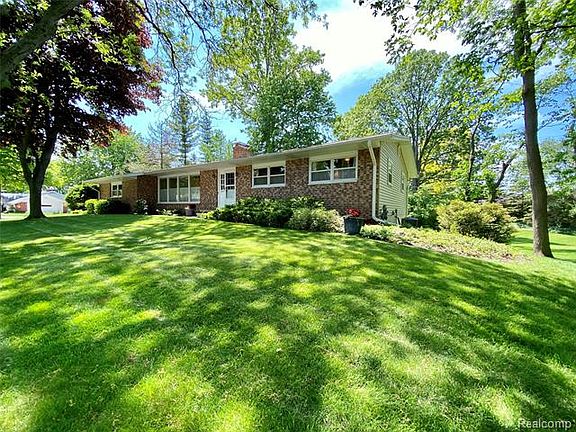 4th image of 2533 Riverwood Dr