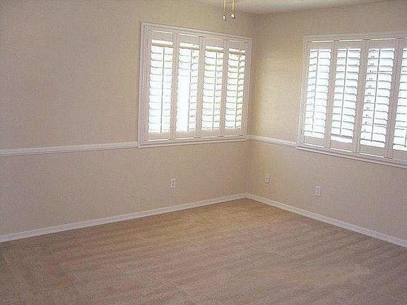 4th image of 5402 S Bell Dr