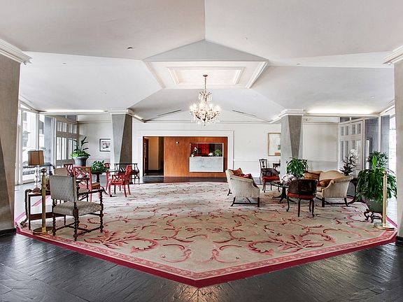 ELEGANT LOBBY
