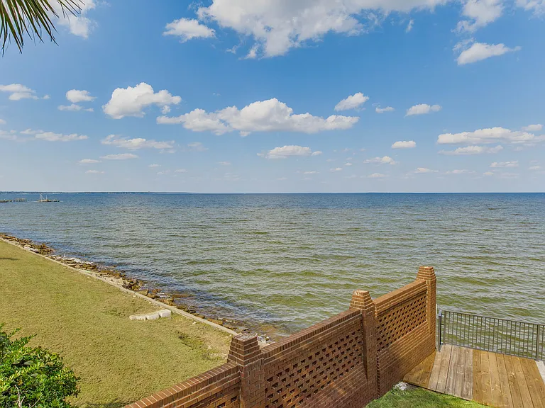 20 Baybridge Dr — Photo 5