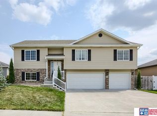9251 Eagleton Ln, Lincoln, NE 68505