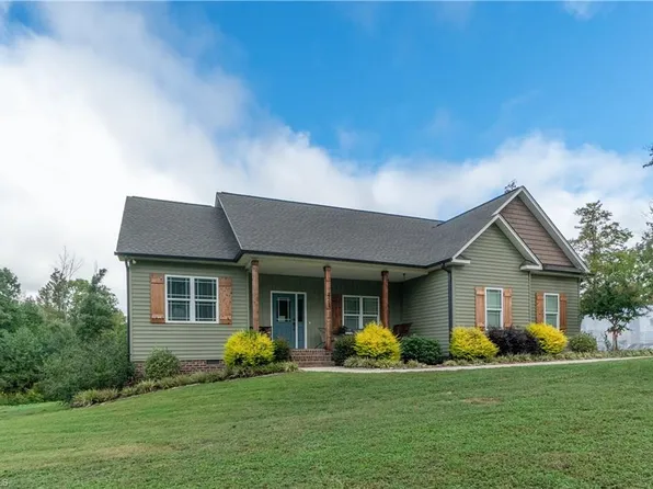 2405 Dottie Cox Dr, Pleasant Garden, NC 27313