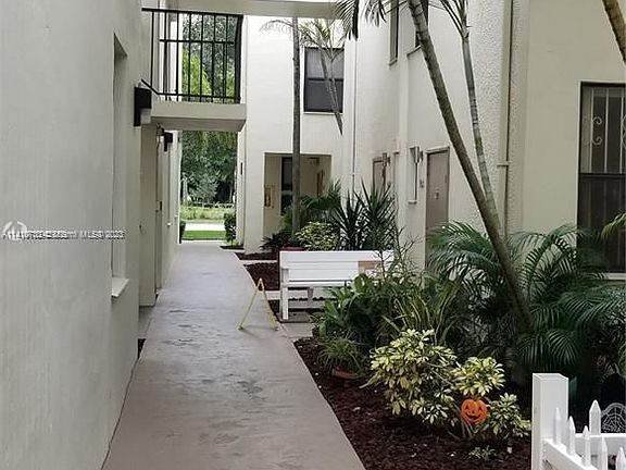 4th image of 20200 W Country Club Dr APT 104