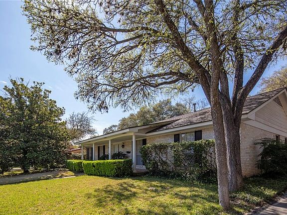 3rd image of 2603 Foxglen Dr