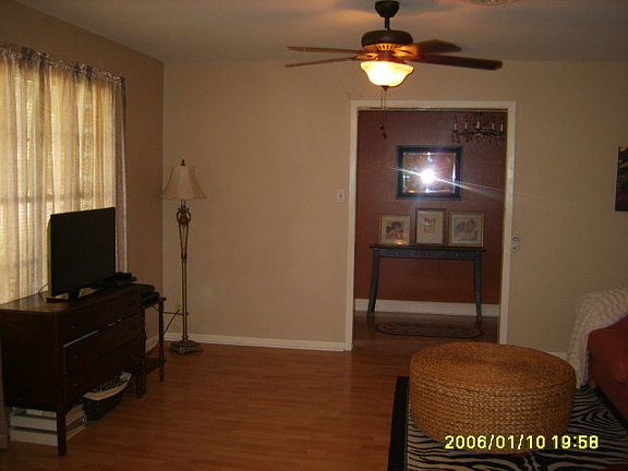 2nd image of 206 Banbury Ln