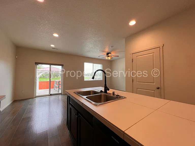 5600 NE 129th Pl — Photo 7