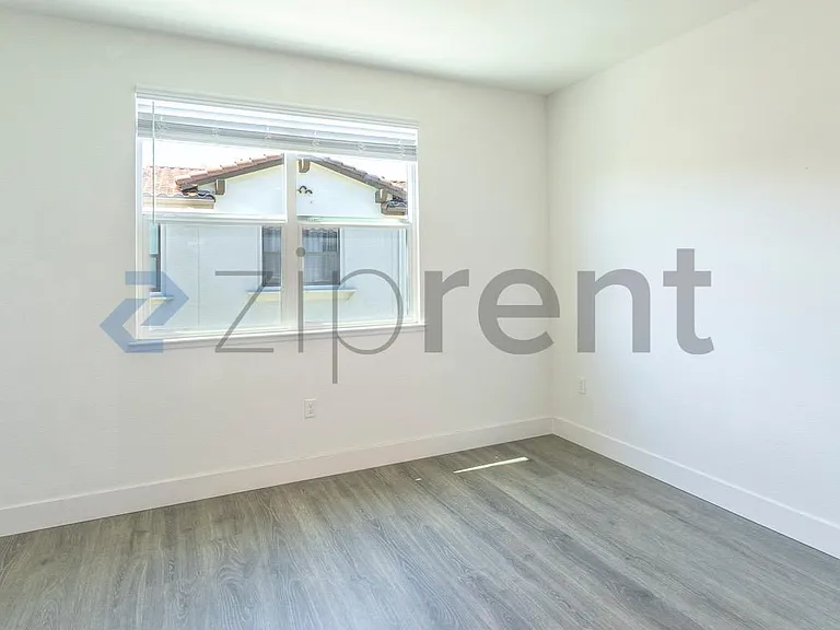 323 Alviso Ter — Photo 23