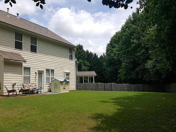 Private, fenced backyard