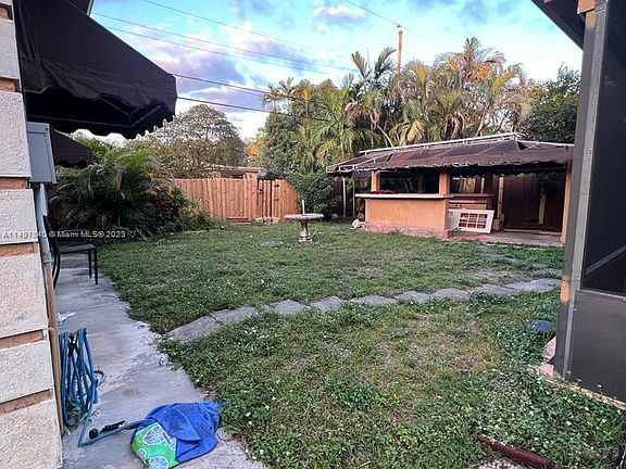 3rd image of 165 Carlisle Dr