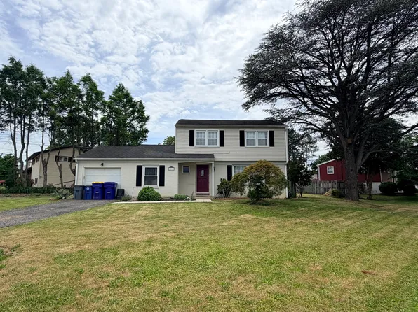 211 Linda Dr, Mechanicsburg, PA 17055