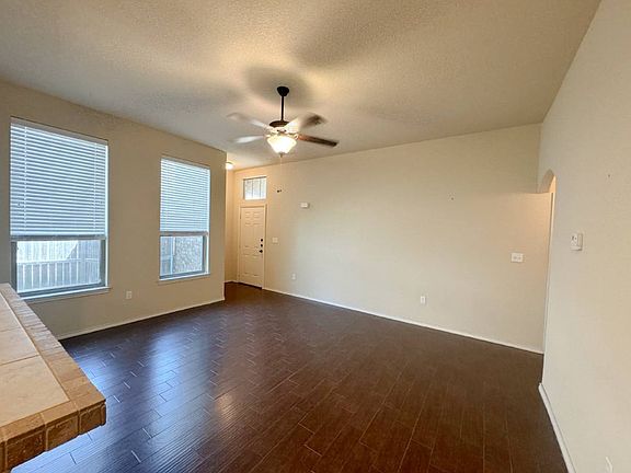 5th image of 602 Creekside Cir