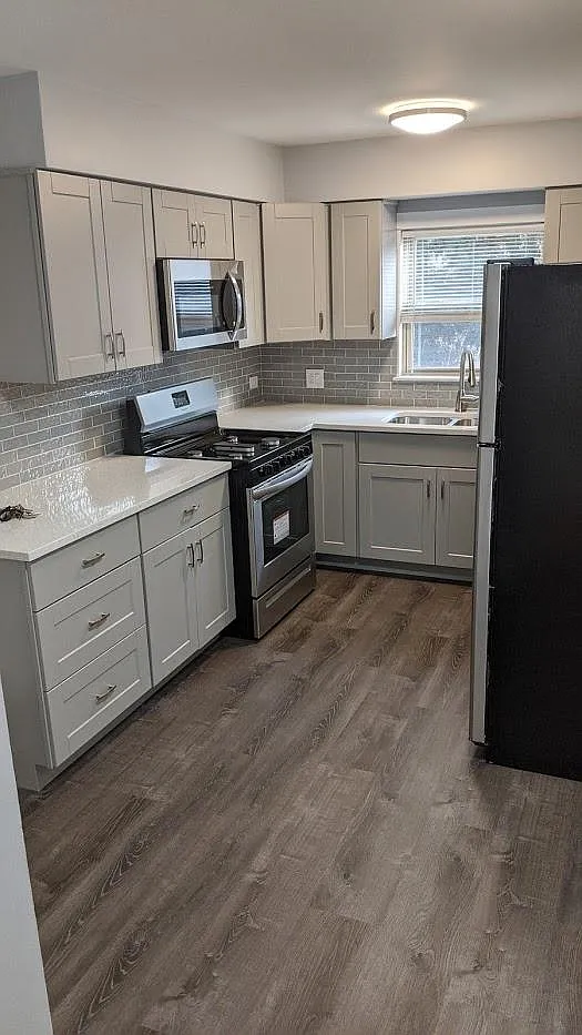 2 bed, 1000 sqft, $1,995 — Photo 2