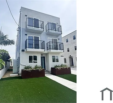 1024 N Pioneer Ave #2