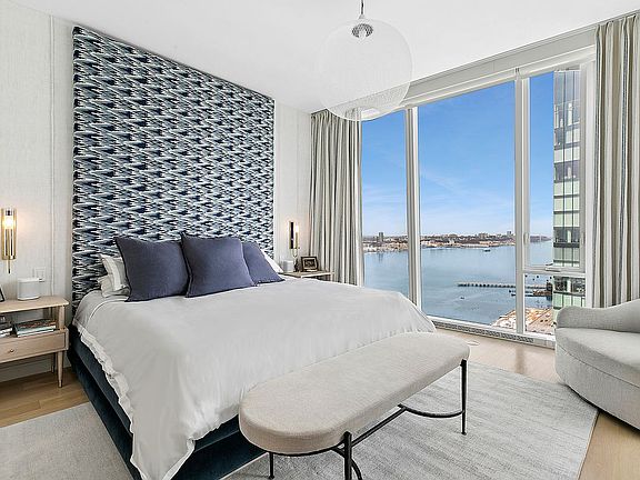 4th image of 10 Riverside Blvd #32D