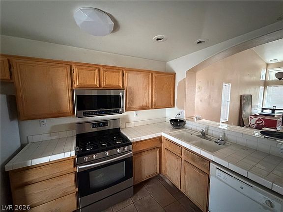 3rd image of 3910 Redfield Ave