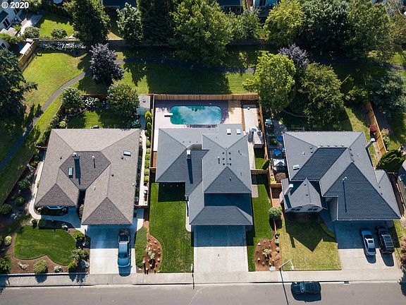 4th image of 509 NE Goldie Dr