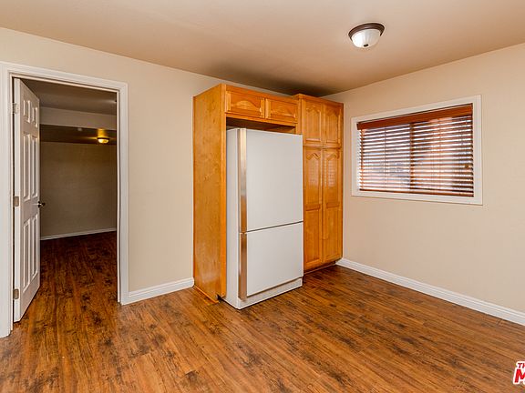 5th image of 9813 Elm Ave