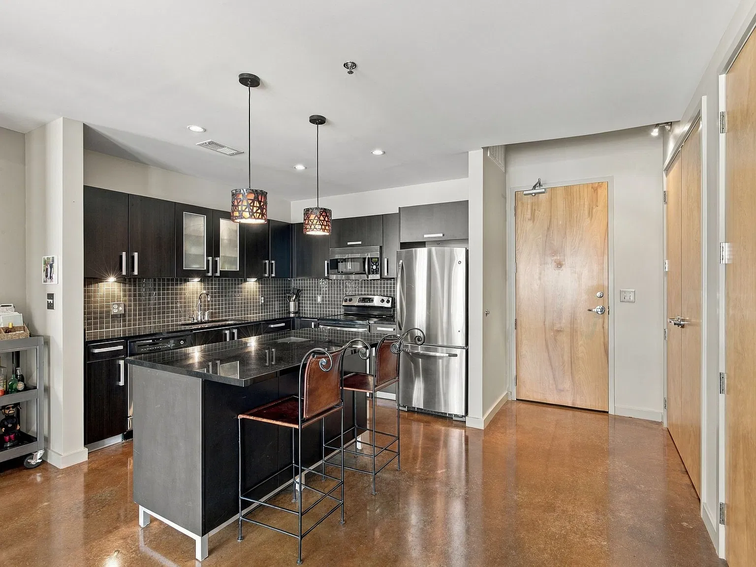 2 bed, 1108 sqft, $3,400 — Photo 3