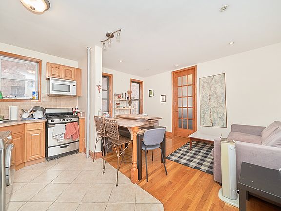 4th image of 706 Amsterdam Ave APT 3RS