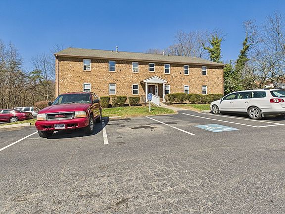 3rd image of 2407 Bare St #M