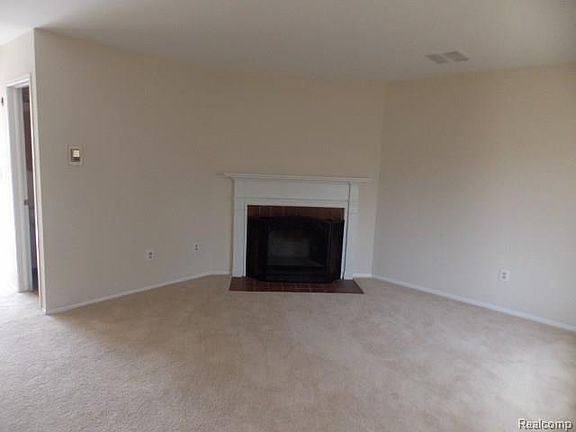 3rd image of 37696 Charter Oaks Blvd
