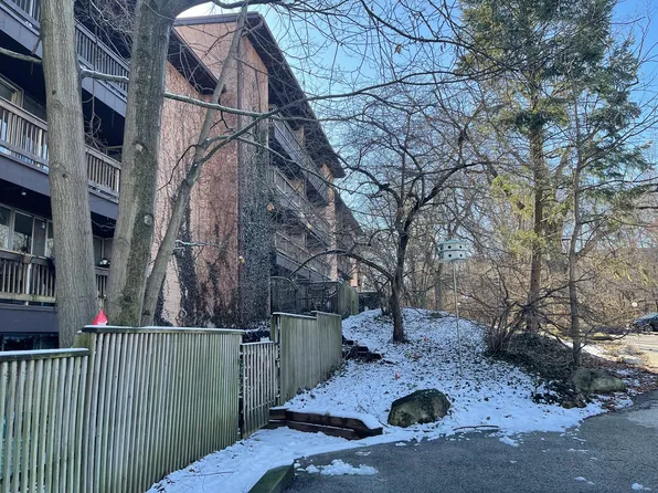 5700 Hillcrest Ln APT 1L, Lisle, IL 60532