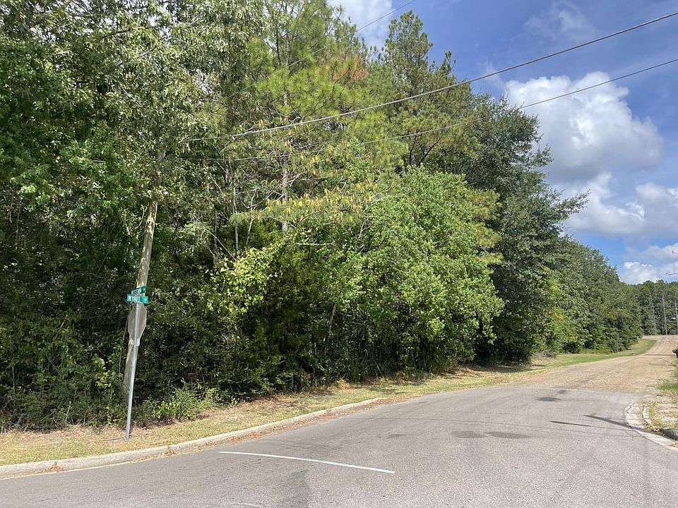 2nd image of 1 Country Club Ln