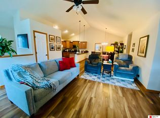 5201 Locust St, Lincoln, NE 68516