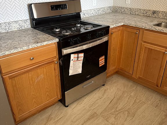 4th image of 9519 Dyer St #2