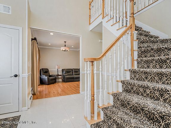 5th image of 90 Latourette St