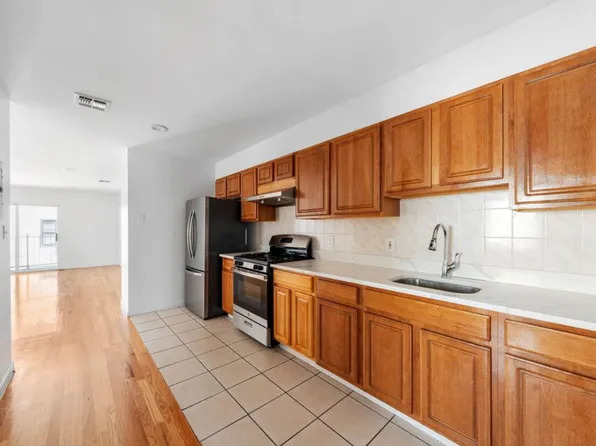 83 Oxford Avenue image 1 of 20