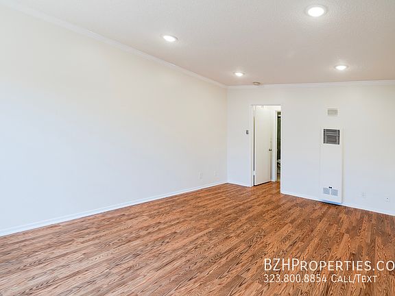 3rd image of 7209 Willoughby Ave #13
