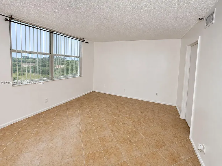 4550 NW 18th Ave #606 — Photo 25