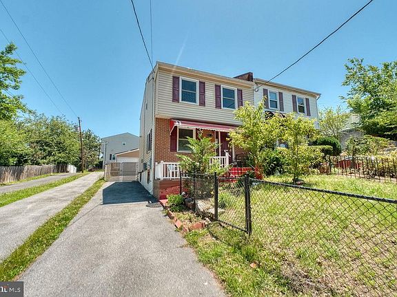 2nd image of 4903 8th St NE