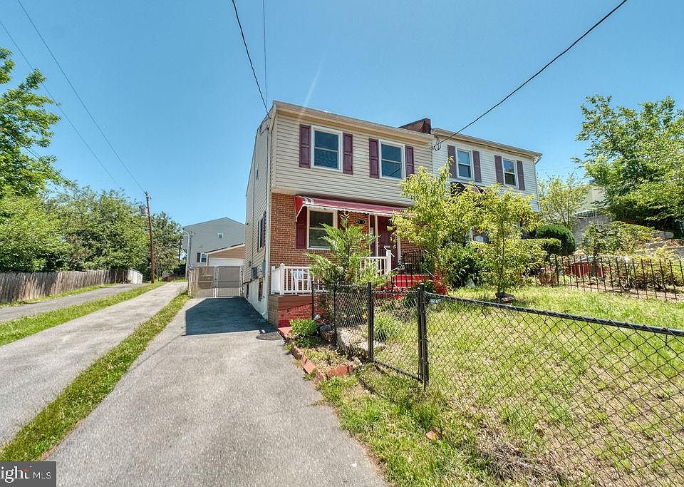 1st image of 4903 8th St NE